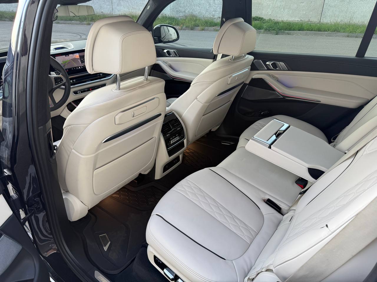   BMW X7 2025   -  7