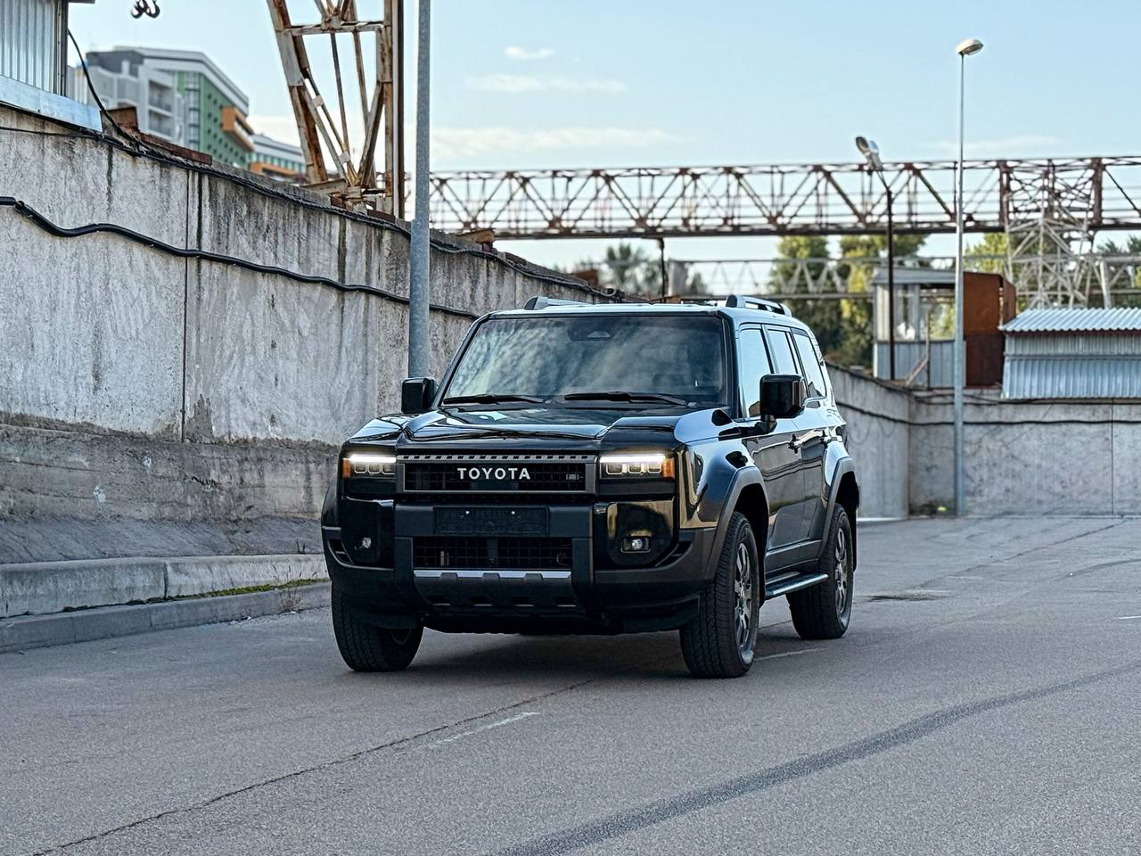   Toyota Land Cruiser Prado 250   -  3