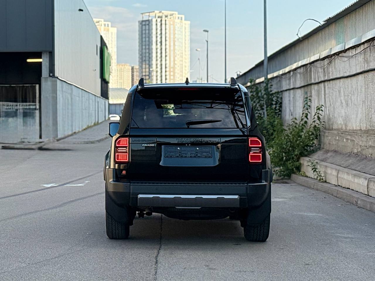   Toyota Land Cruiser Prado 250   -  5
