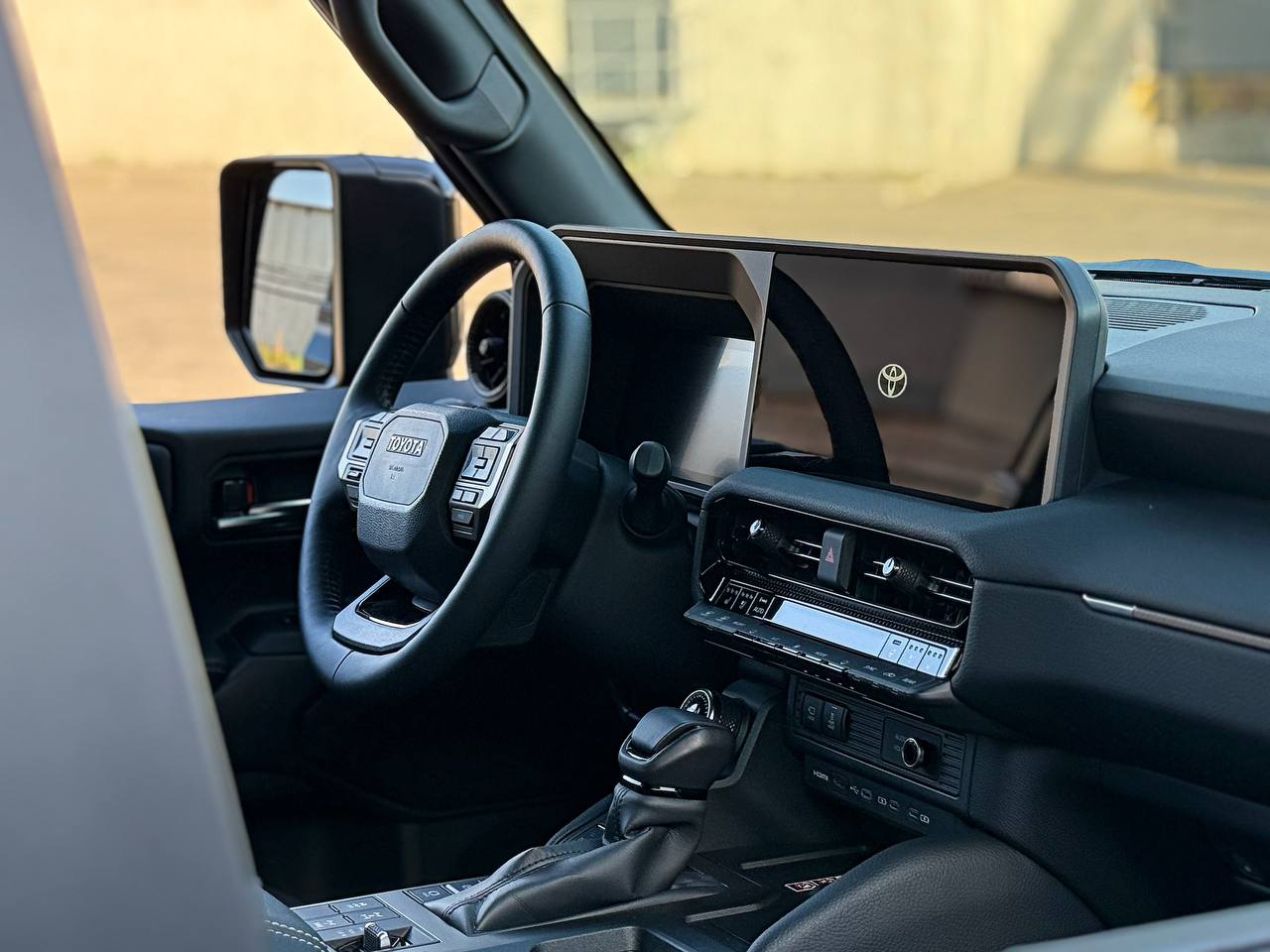   Toyota Land Cruiser Prado 250   -  8