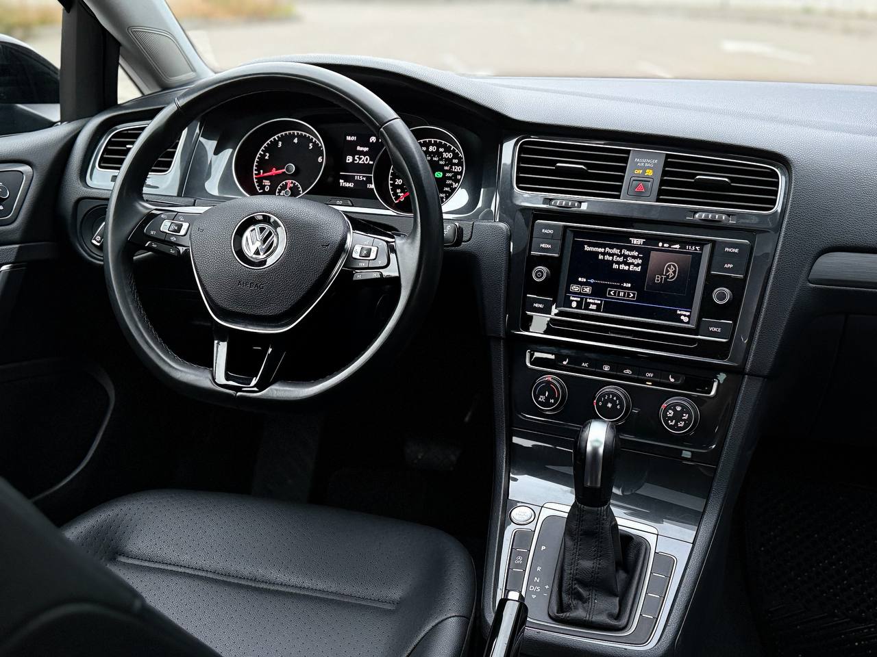   Volkswagen Golf   -  6