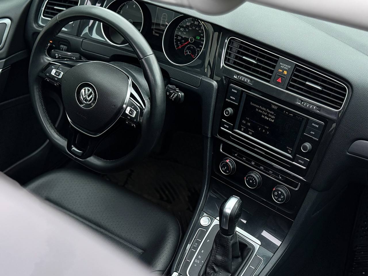   Volkswagen Golf   -  7