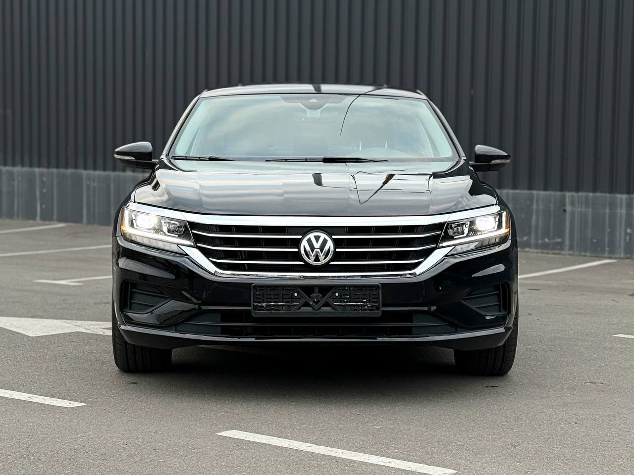   Volkswagen Passat   -  2