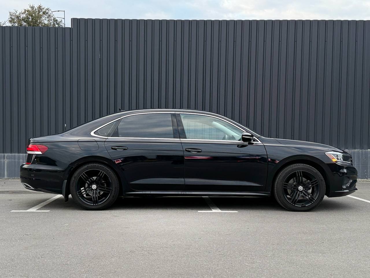   Volkswagen Passat   -  3
