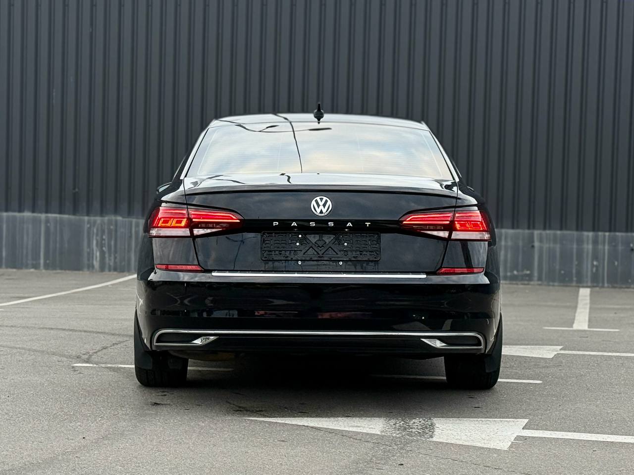   Volkswagen Passat   -  5