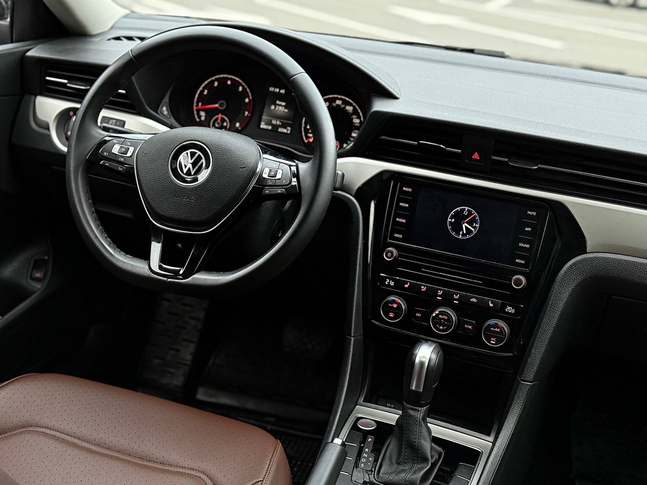   Volkswagen Passat   -  7
