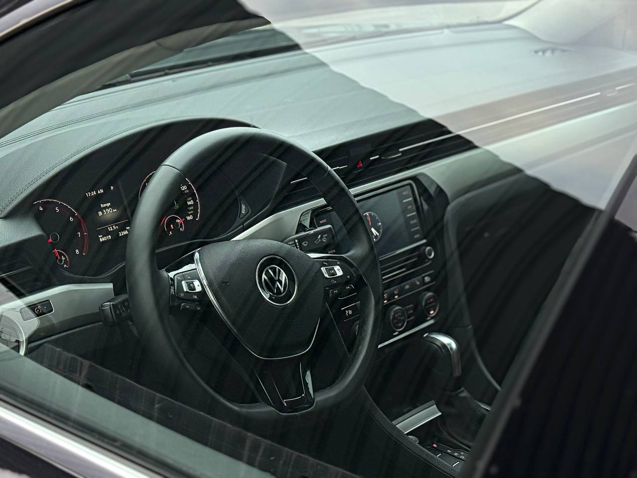   Volkswagen Passat   -  8