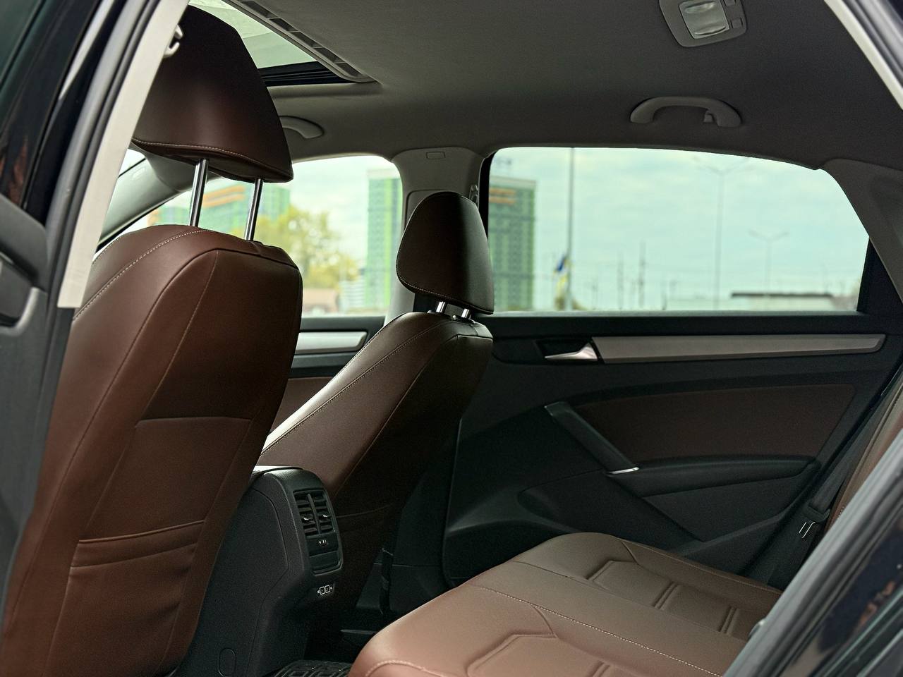   Volkswagen Passat   -  9