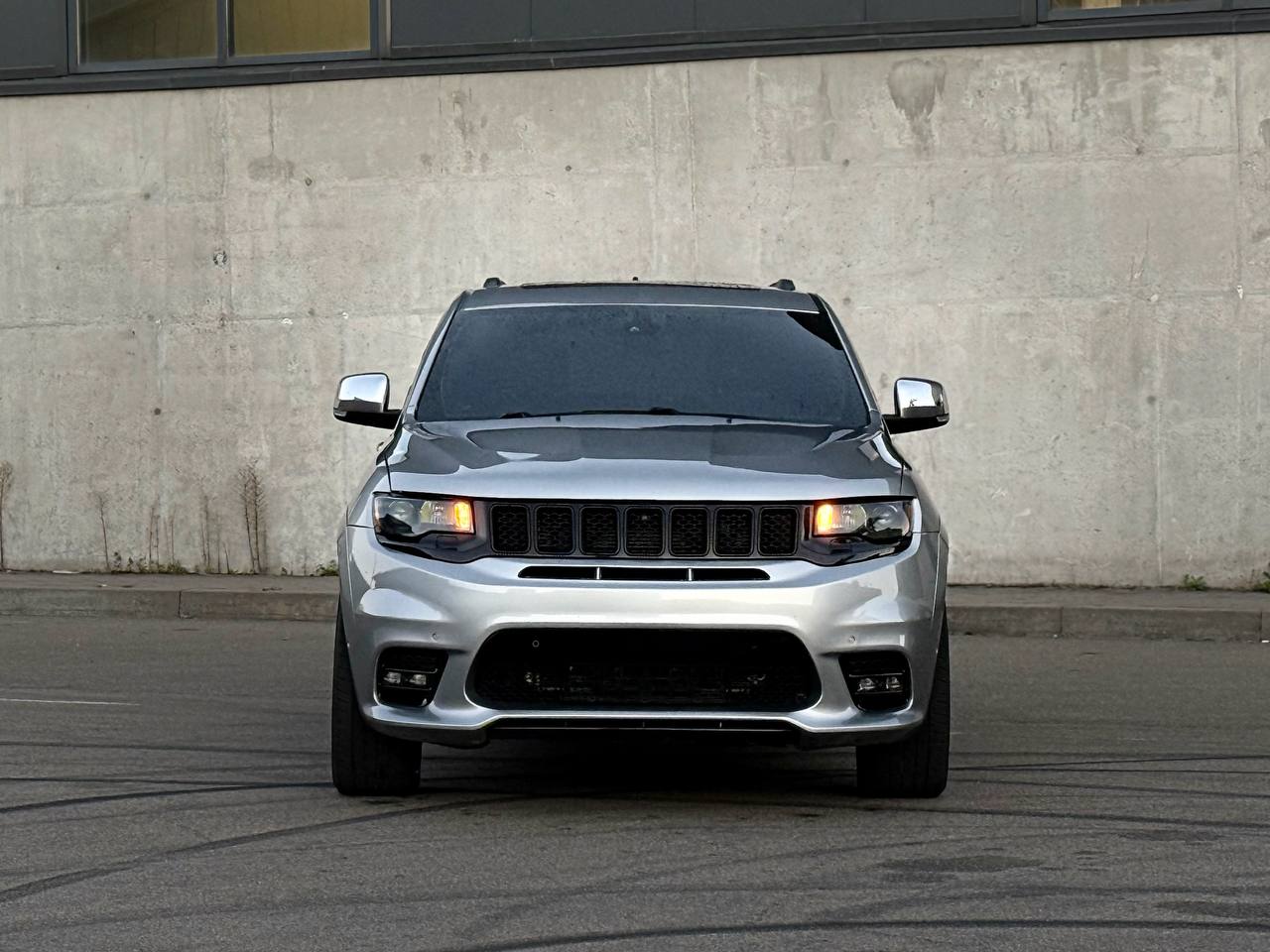   Jeep Grand Cherokee   -  2