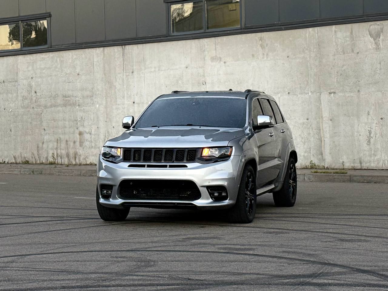   Jeep Grand Cherokee   -  3