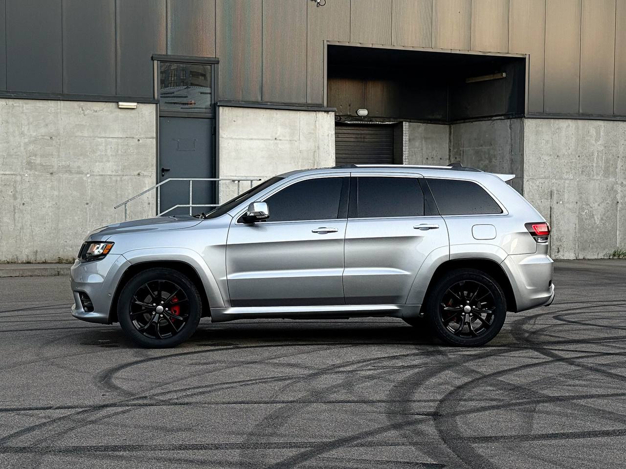   Jeep Grand Cherokee   -  4