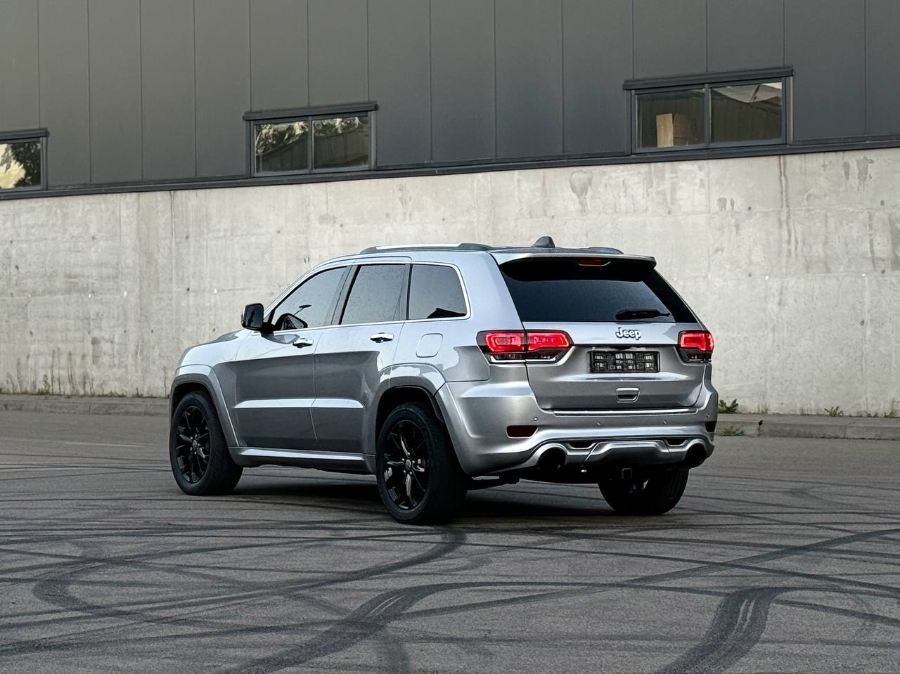   Jeep Grand Cherokee   -  5