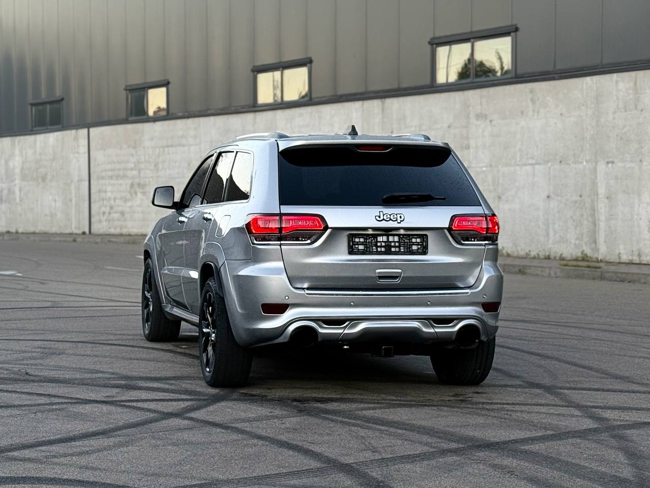   Jeep Grand Cherokee   -  6