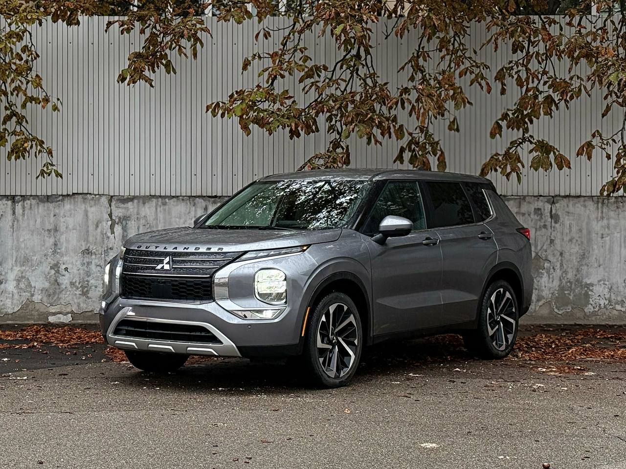   Mitsubishi Outlander   -  2