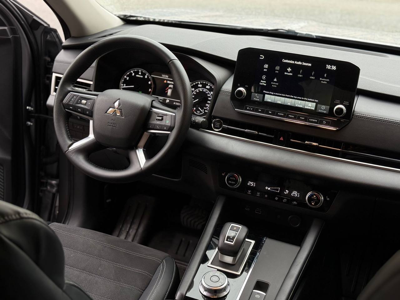   Mitsubishi Outlander   -  5