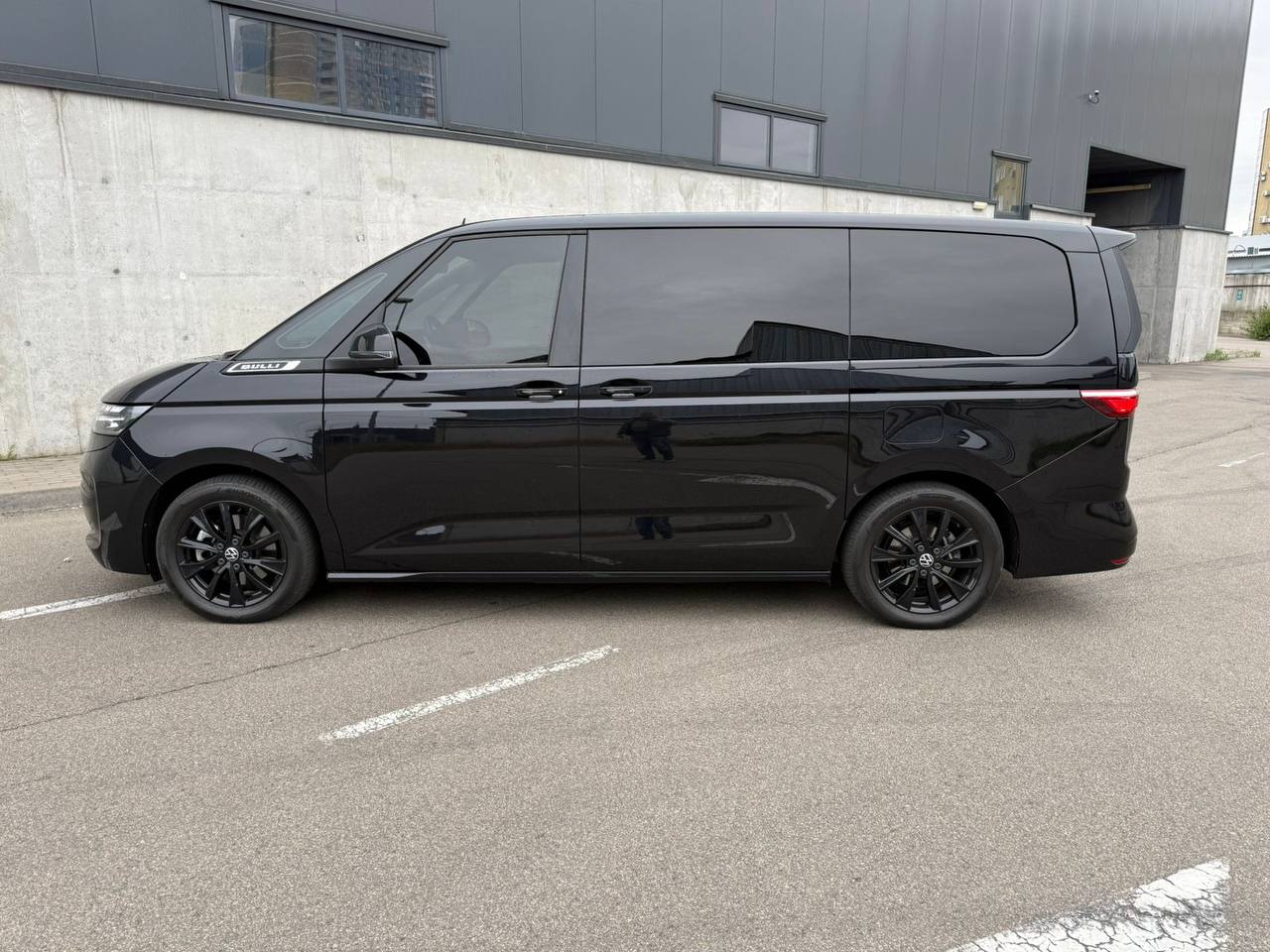   Volkswagen Multivan   -  2