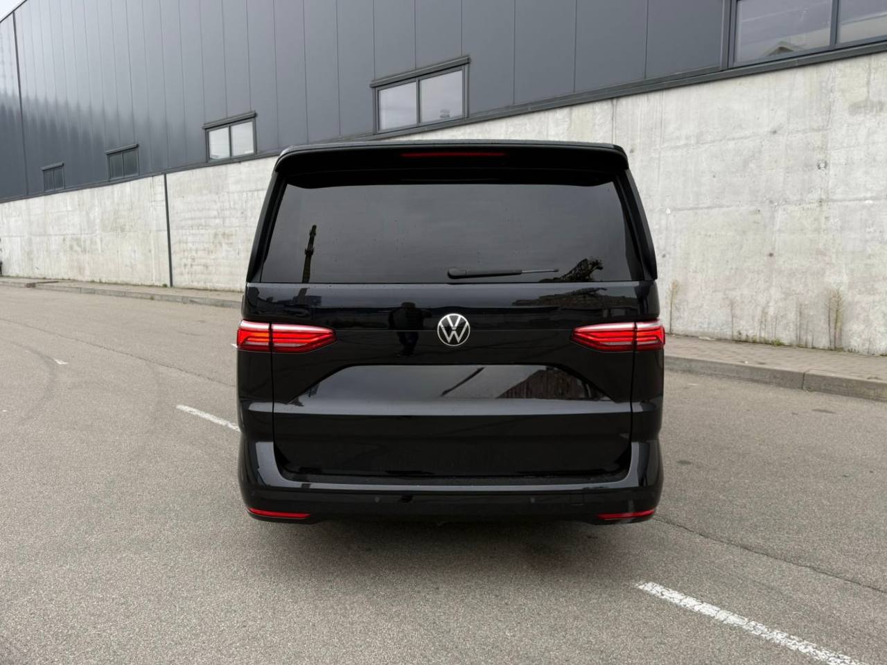   Volkswagen Multivan   -  3