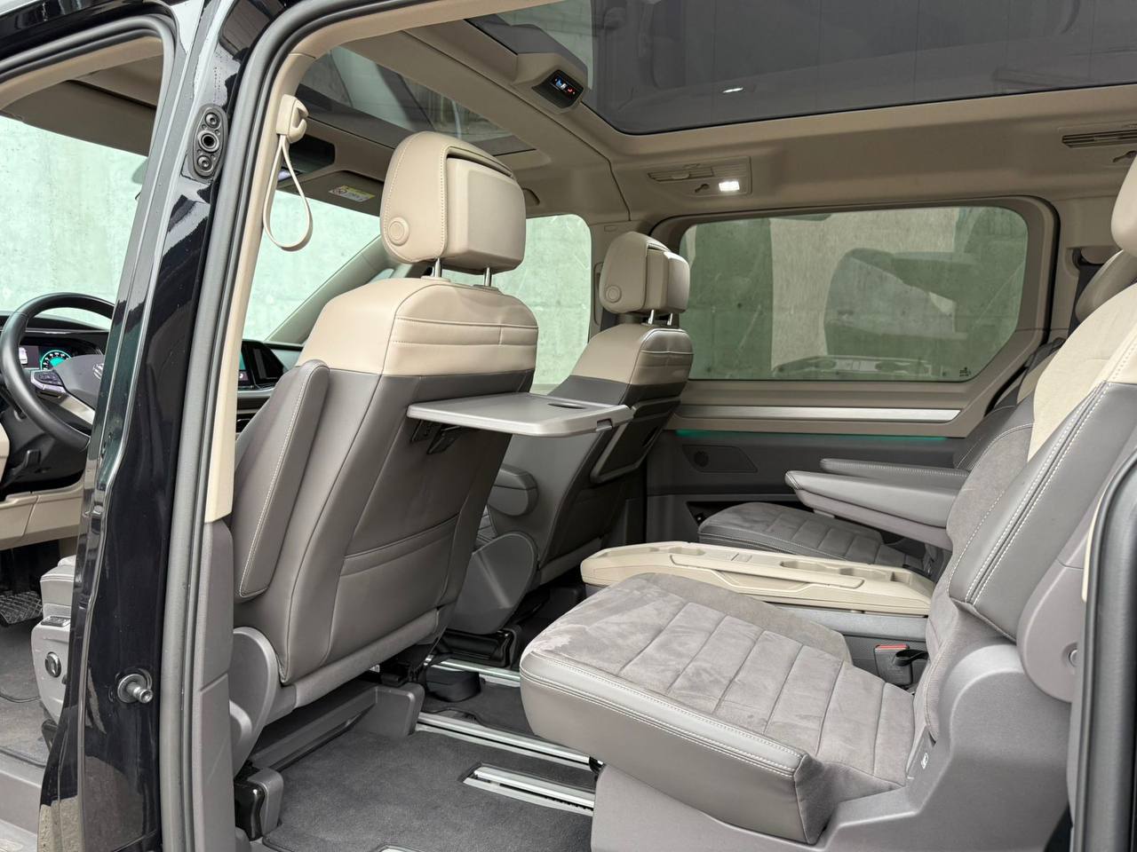   Volkswagen Multivan   -  8
