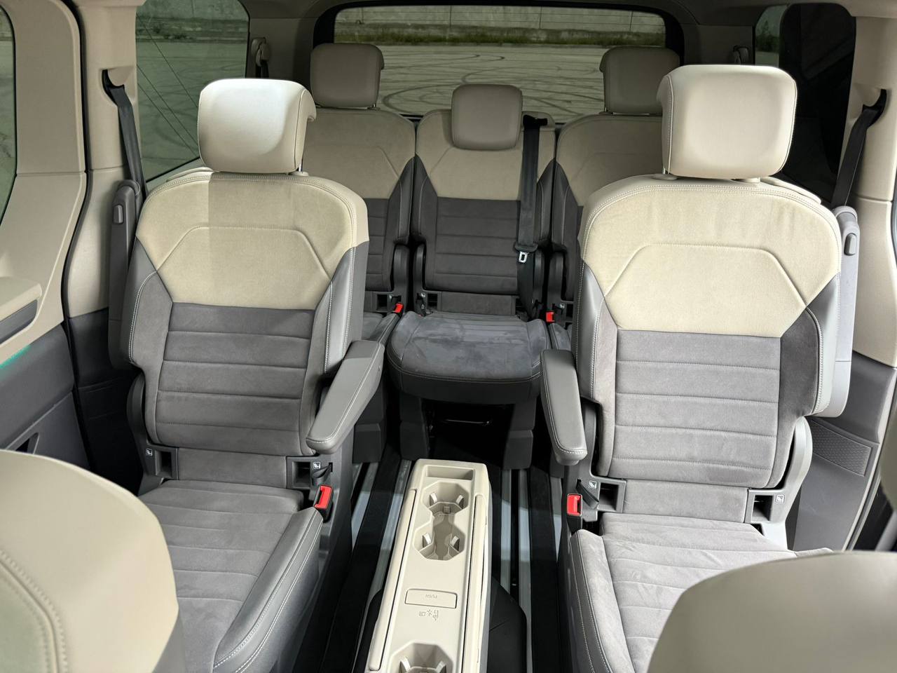   Volkswagen Multivan   -  9