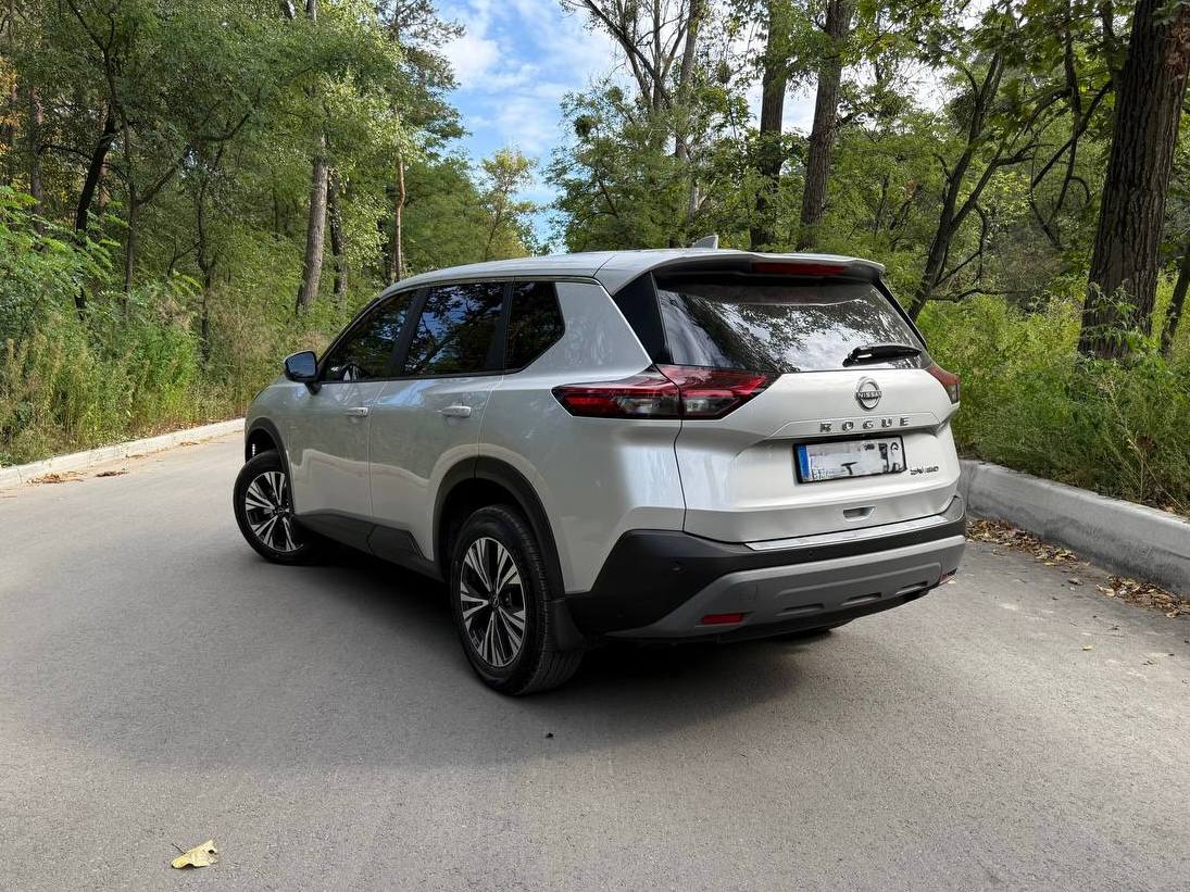   Nissan Rogue   -  5