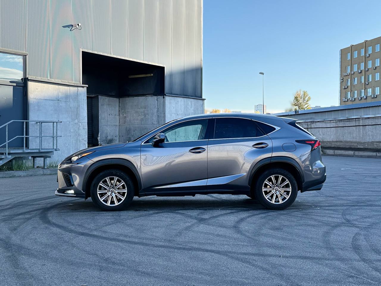   Lexus NX   -  4