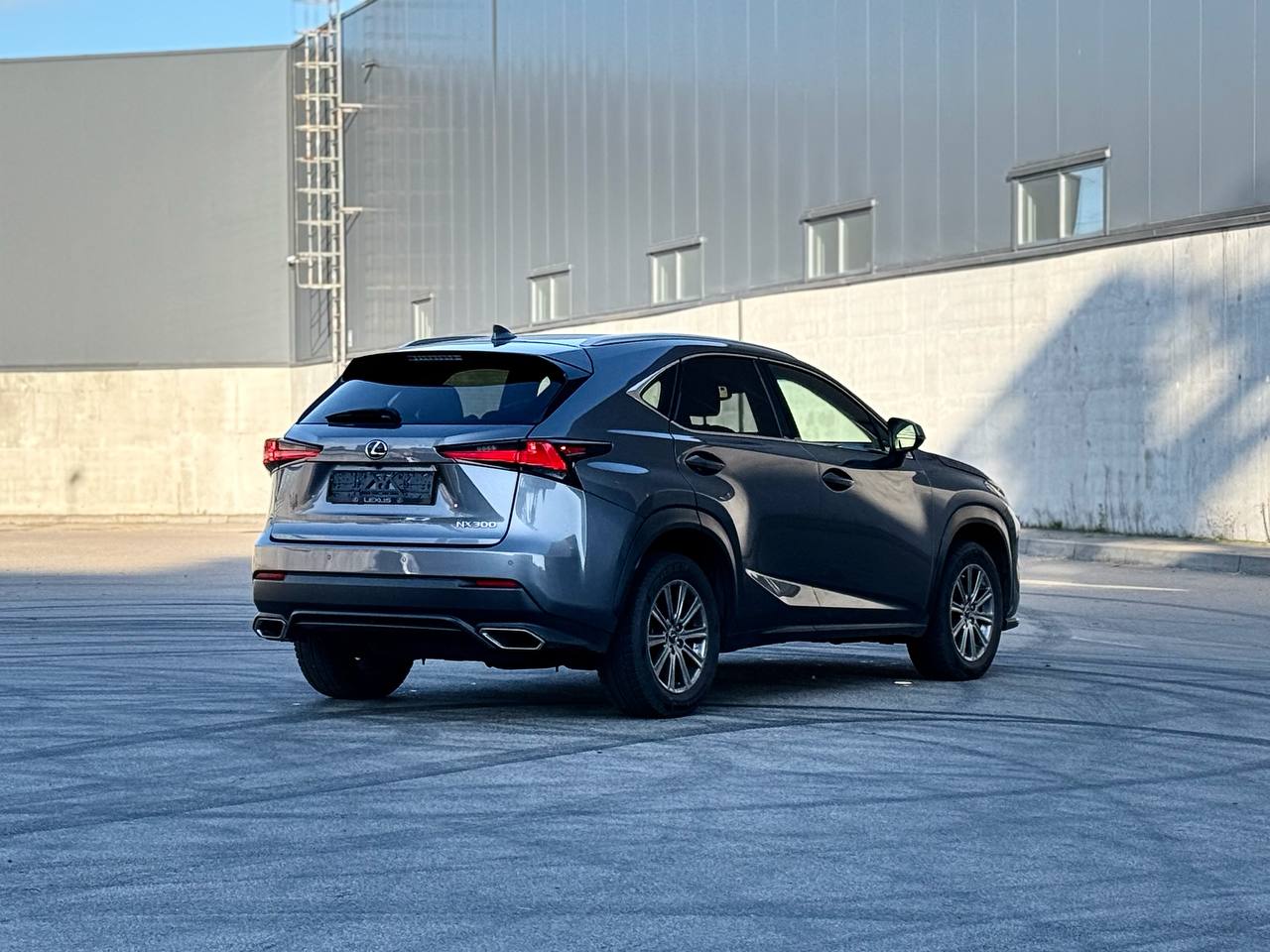   Lexus NX   -  5