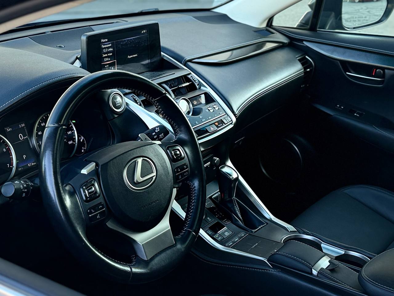   Lexus NX   -  8