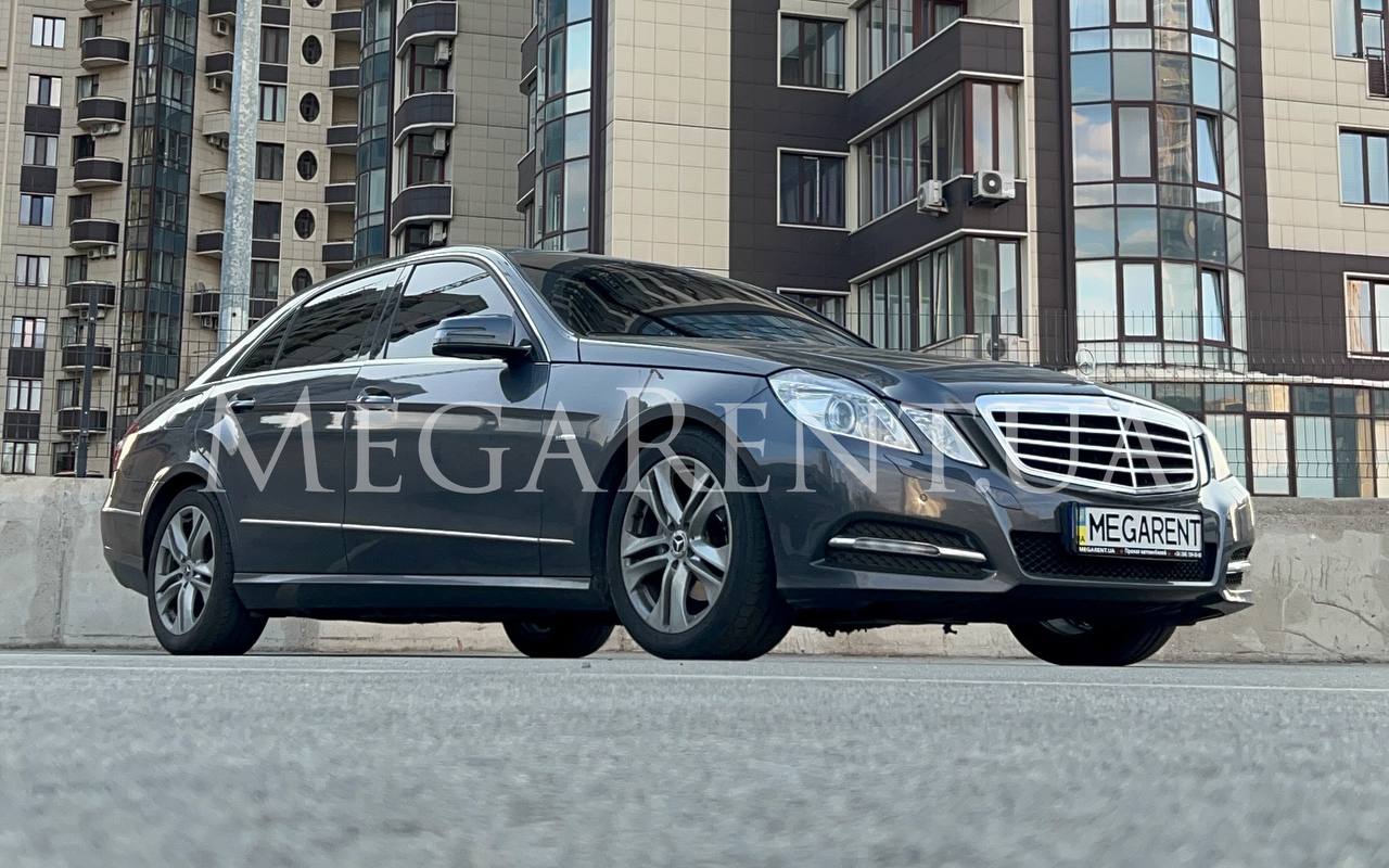 Прокат авто Mercedes- Bens E212 у Києві - фото 1