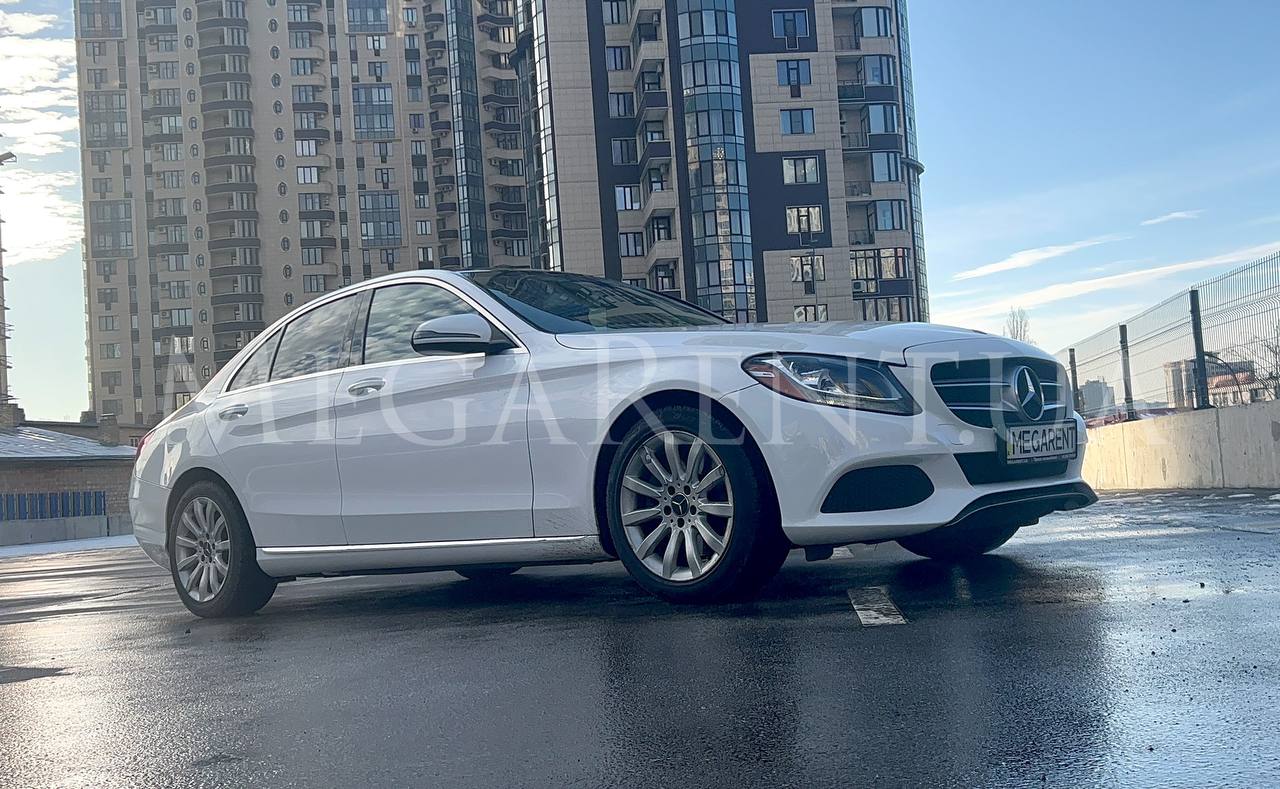 Прокат авто Mercedes-Benz C300 у Києві - фото 1