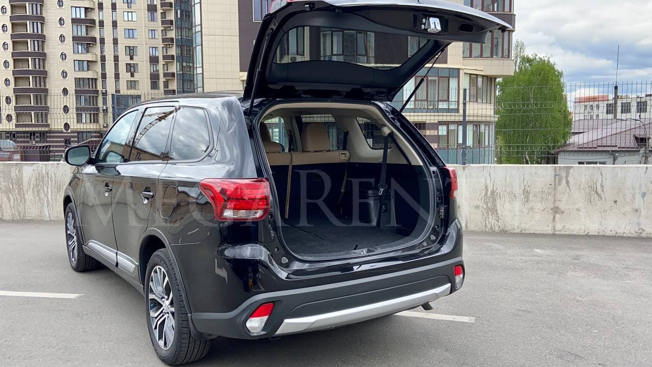   Mitsubishi Outlander   -  4