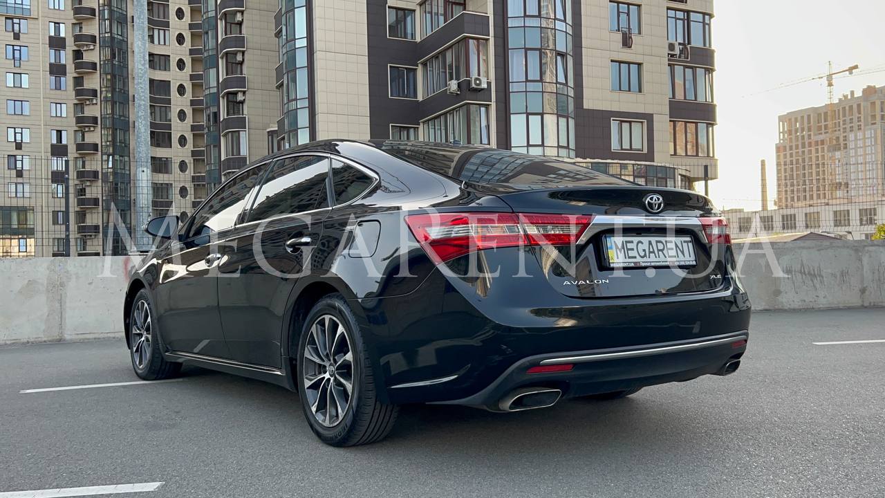   Toyota Avalon XLE   -  3