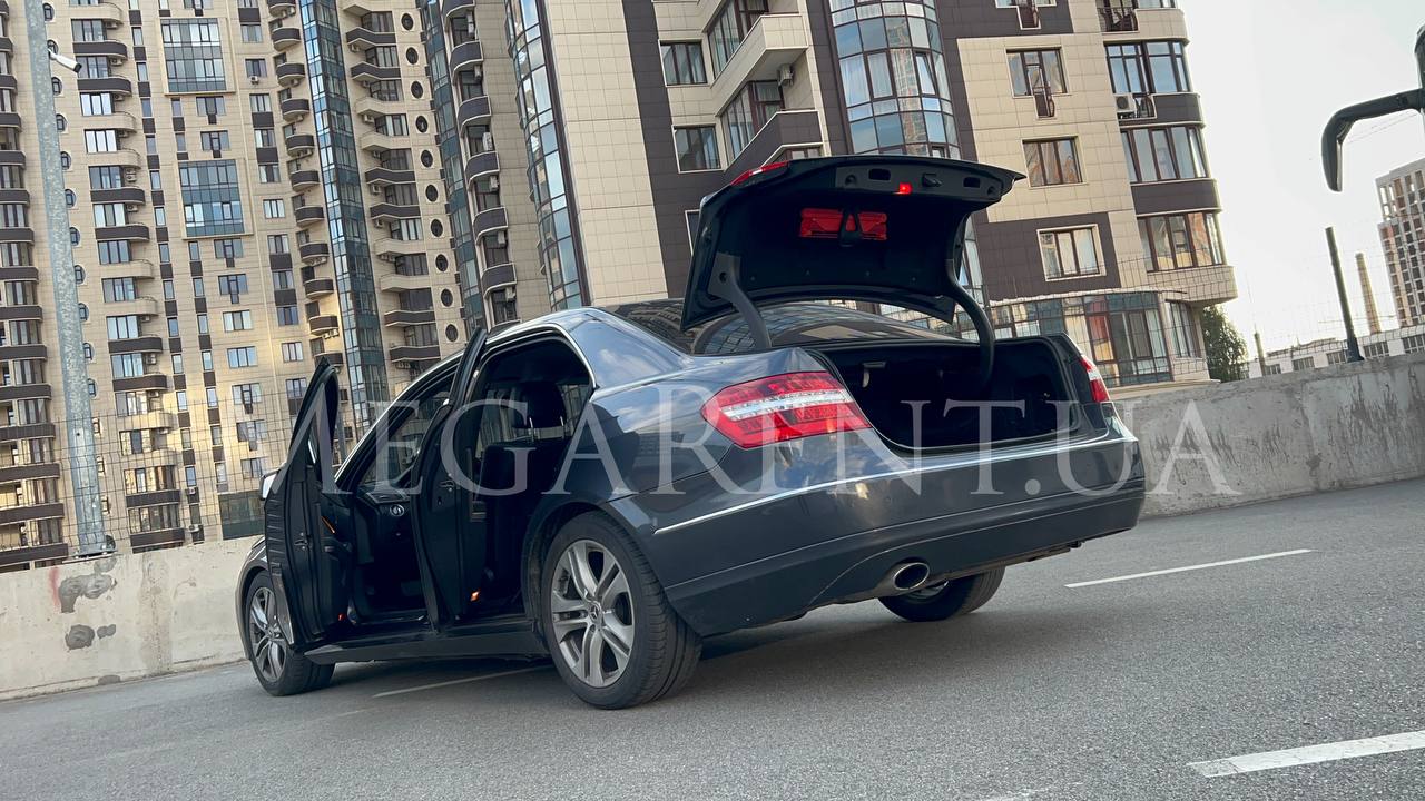 Прокат авто Mercedes- Bens E212 у Києві - фото 4