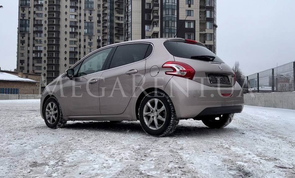 Прокат авто Peugeot 208 у Києві - фото 2