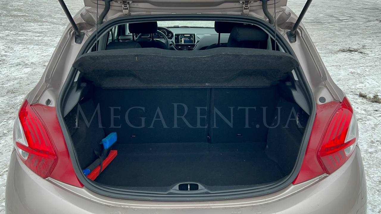 Прокат авто Peugeot 208 у Києві - фото 4