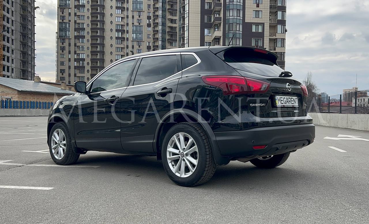   Nissan Rogue Sport (Qashqai)   -  3