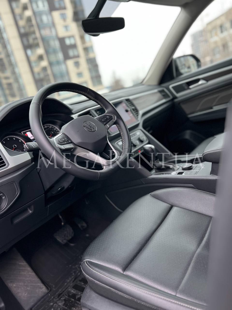   VOLKSWAGEN ATLAS R-Line   -  5