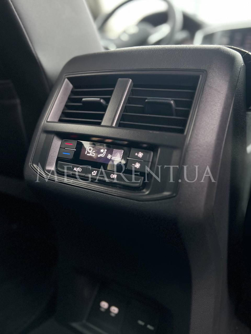   VOLKSWAGEN ATLAS R-Line   -  7